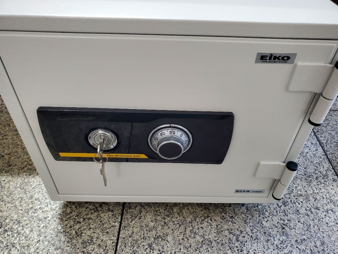 【極美品】EIKO 中型金庫 ダイヤル式とキー式　送料着払い負担