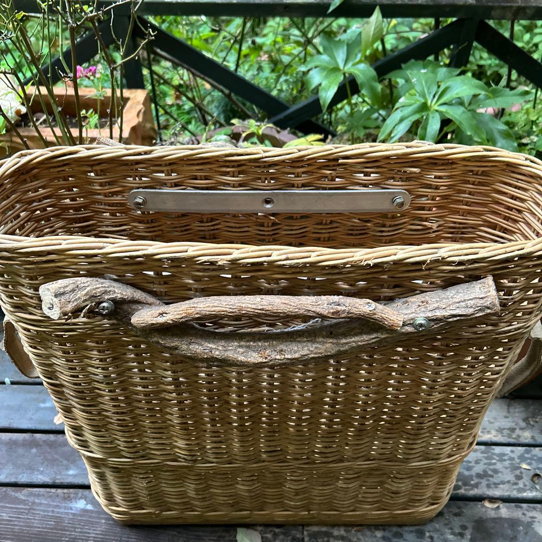 稀少ヴィンテージドイツ/スイス 籐バスケット/バスケットケース　枝飾り付き