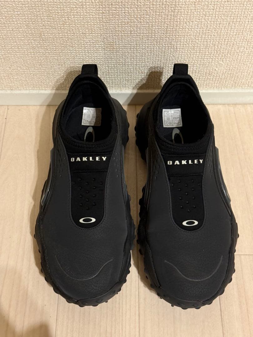 OAKLEY ブラック スリッポンスニーカー
