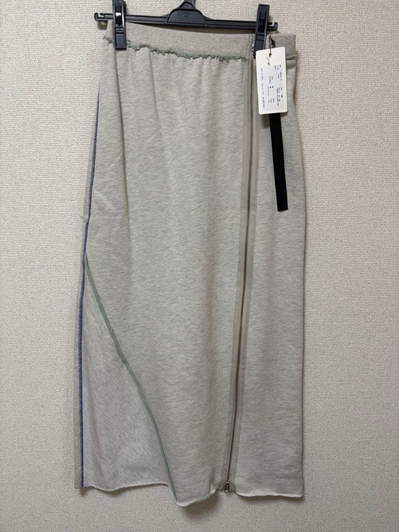 新品　今季　エイミーロウ　配色ボアスウェット バックテキストジップスカート