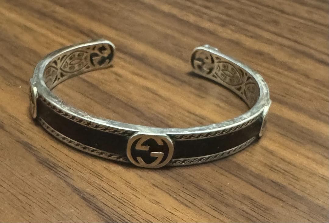 Gucci シルバー/ブラックバングル
