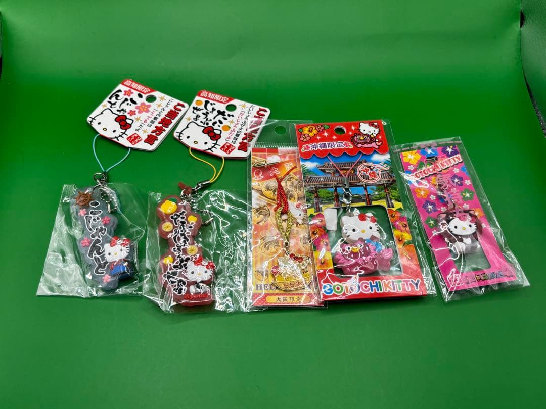 ☆*☆様 【ほぼ新品未開封】 ハローキティ ご当地ストラップ 根付け 29個