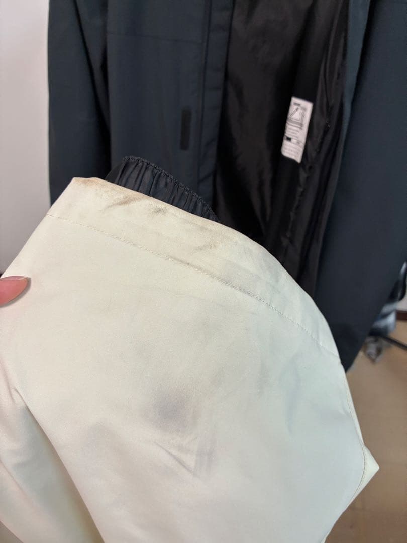 スキーウェア　スノボウェア 上下セット　ブラック　着画あり