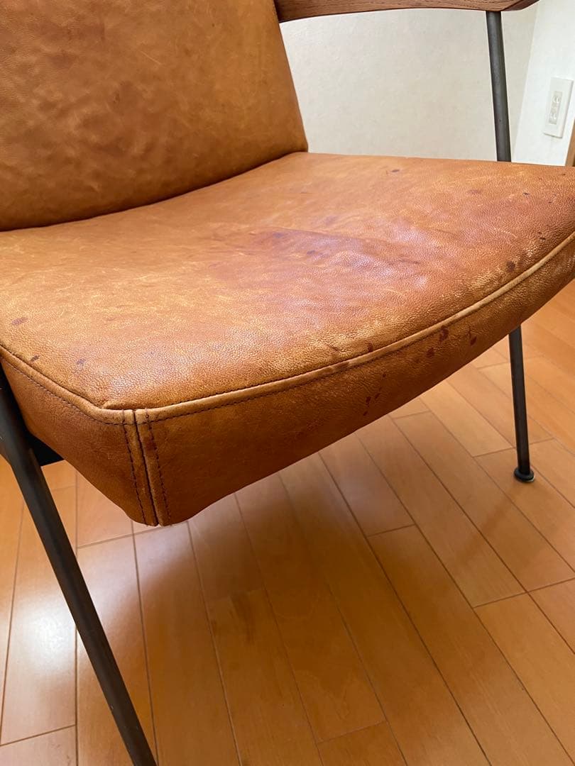 トラックファニチャー FURROWEDレザー アームチェア　1人掛けソファ