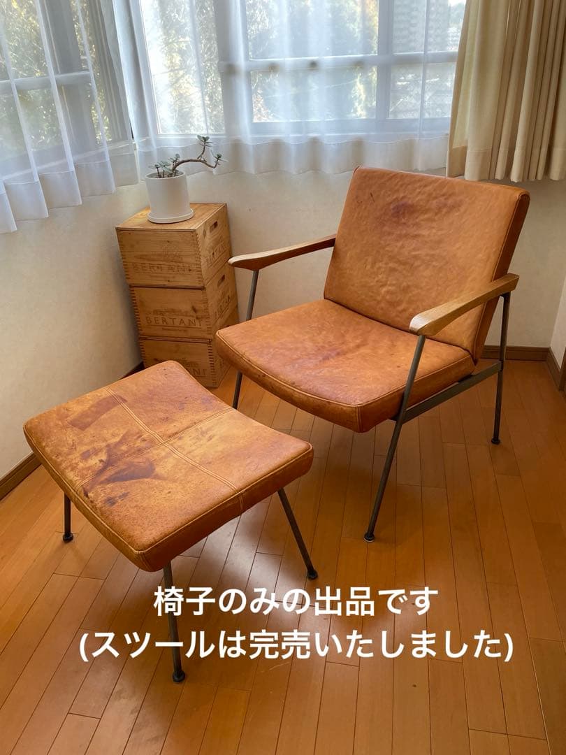 トラックファニチャー FURROWEDレザー アームチェア　1人掛けソファ