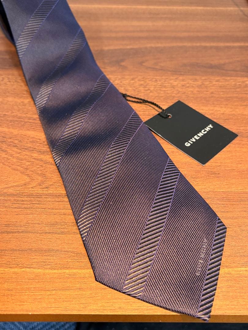GIVENCHY ダークパープル ストライプ ネクタイ、新品未使用品