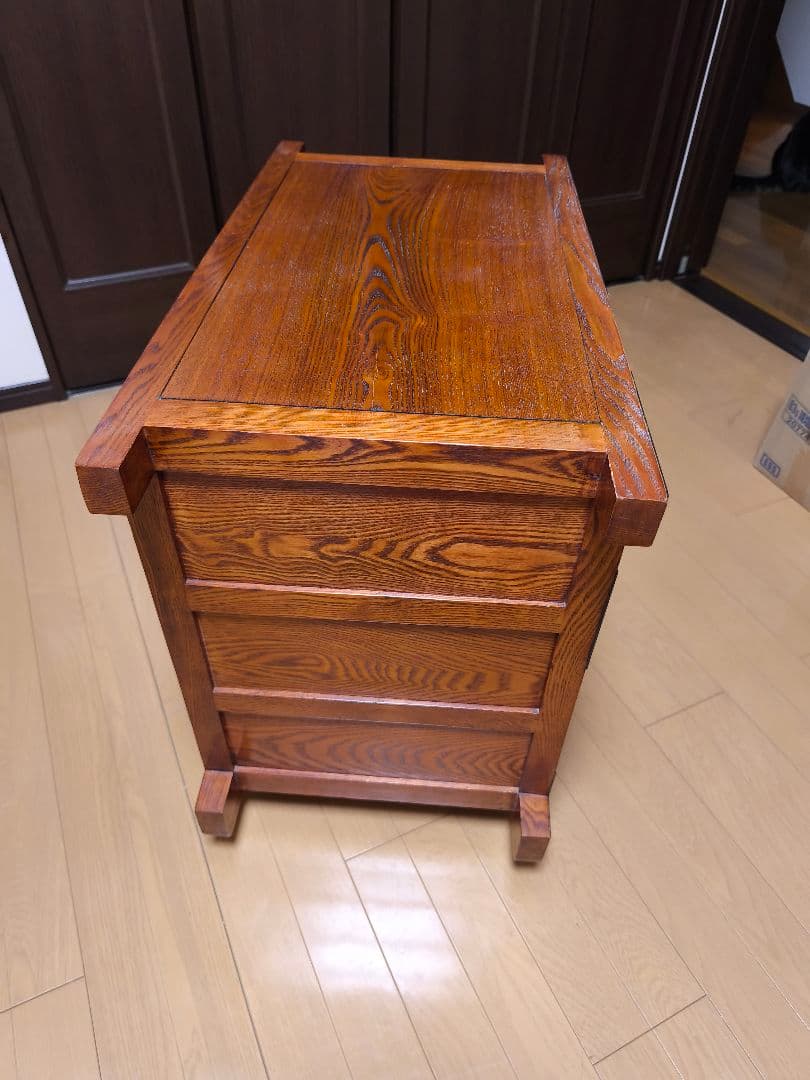 伝統的な木製　車箪笥　民芸家具