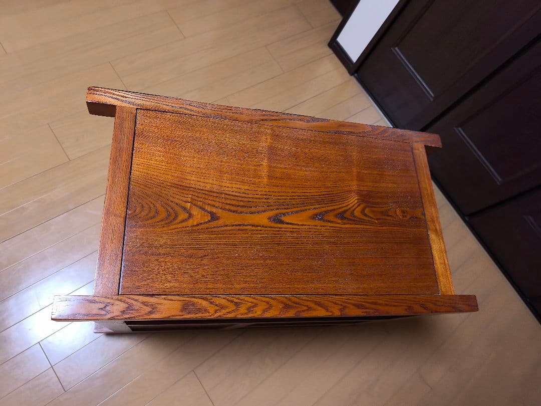 伝統的な木製　車箪笥　民芸家具