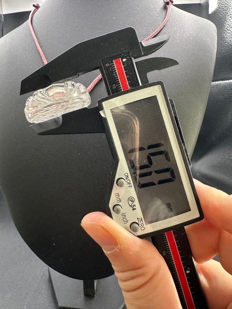 クリスタル彫刻ペンダント ネックレス