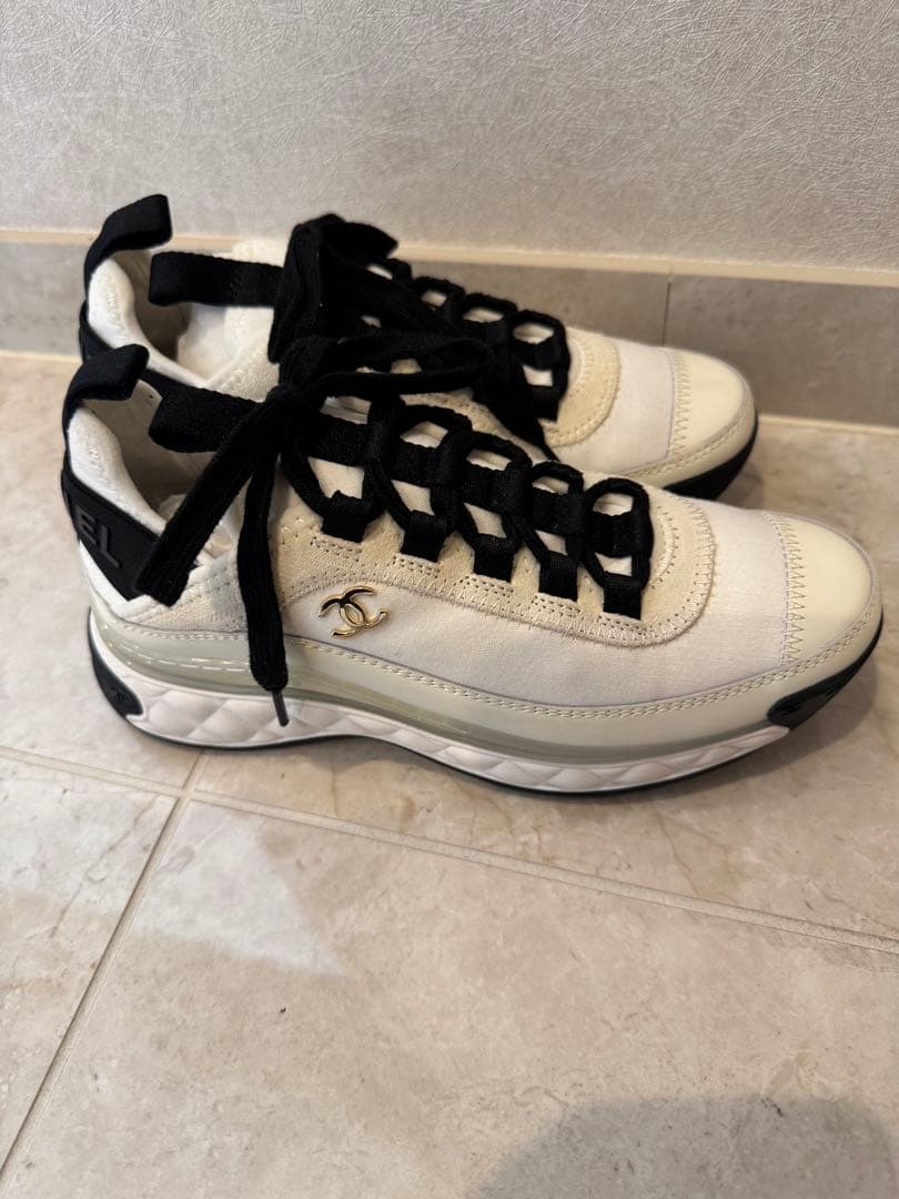CHANEL ホワイト スニーカー