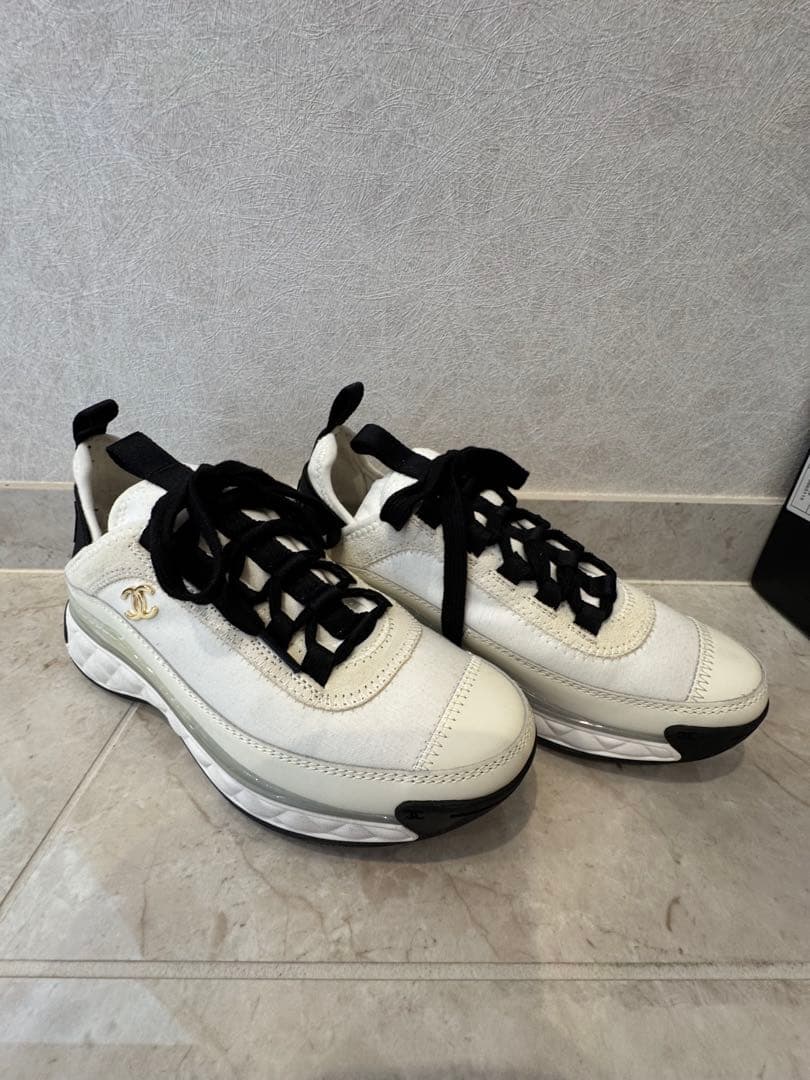 CHANEL ホワイト スニーカー