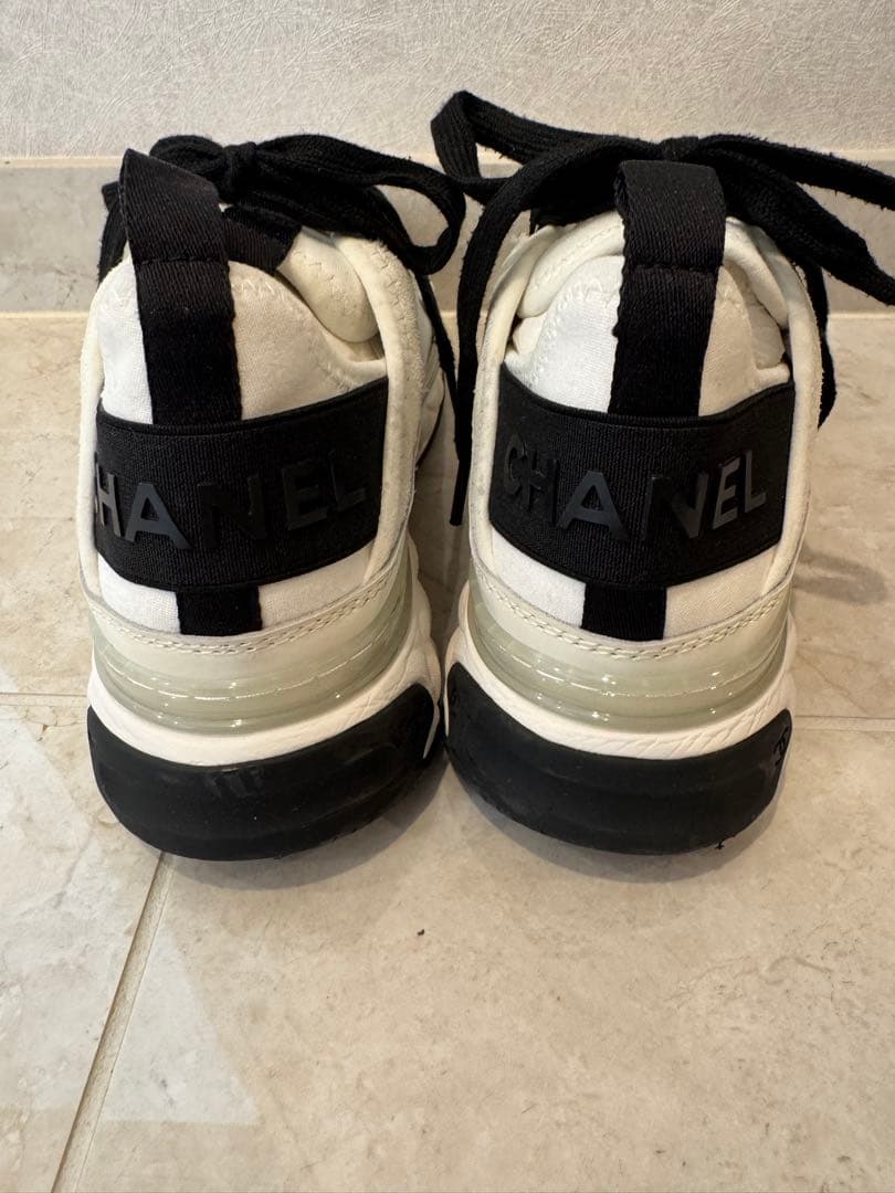 CHANEL ホワイト スニーカー