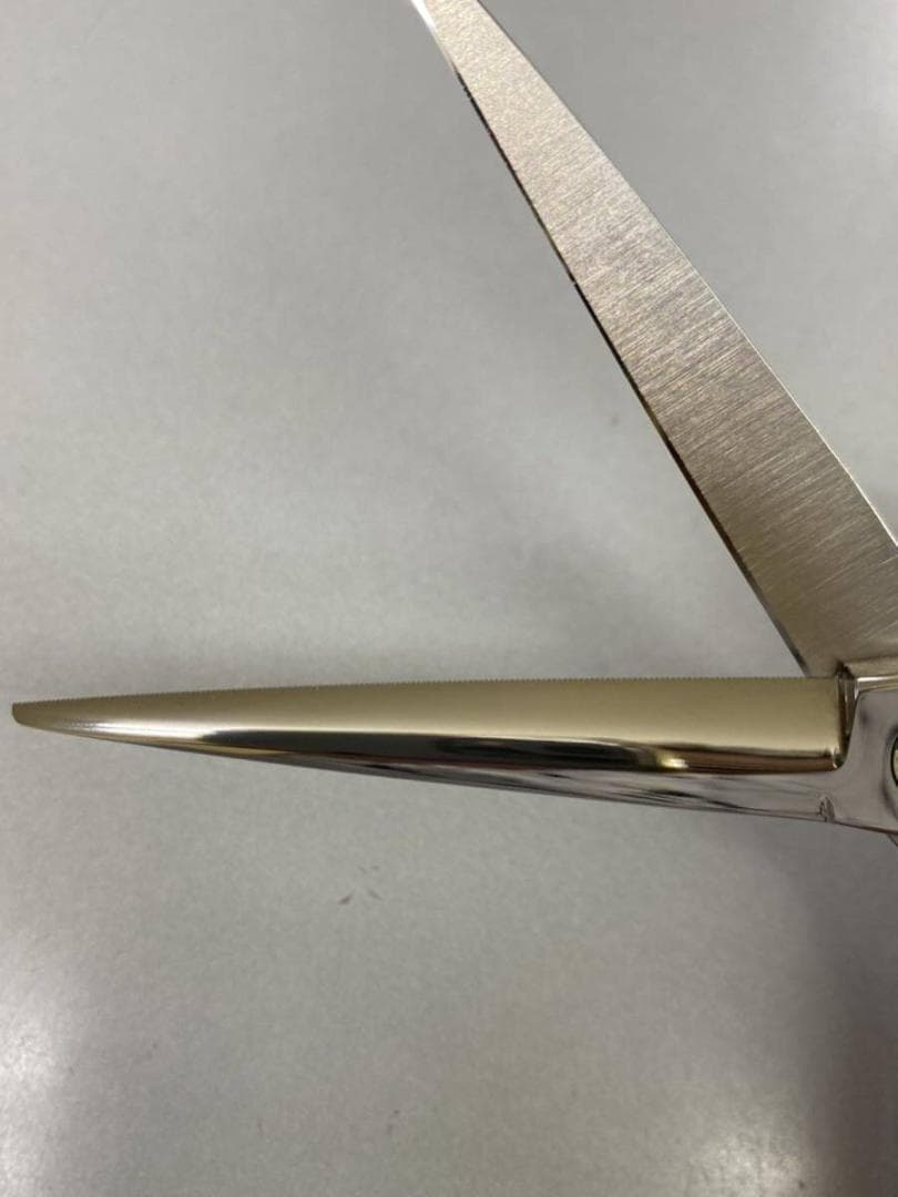 しっかり確実に髪を捉えるギザ刃シザー 　6インチシザー　新品未使用　切れ味抜群