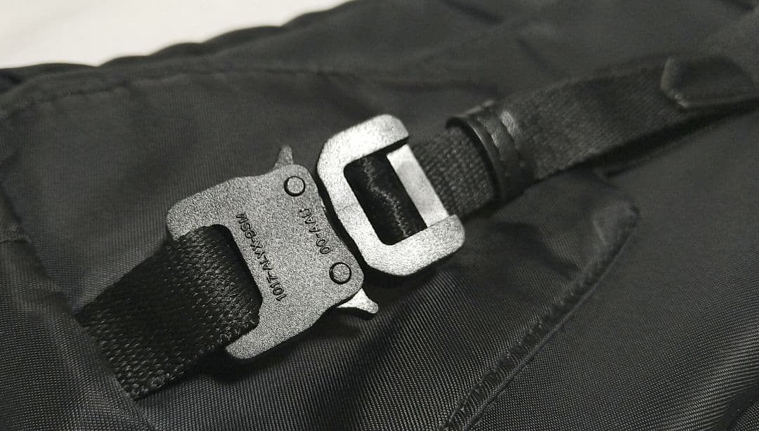 【美品】 1017 ALYX 9SM ボディバッグ ブラック ショルダーバッグ