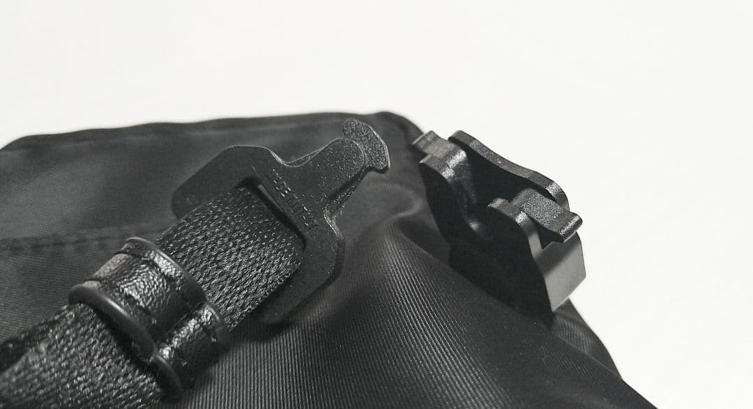 【美品】 1017 ALYX 9SM ボディバッグ ブラック ショルダーバッグ