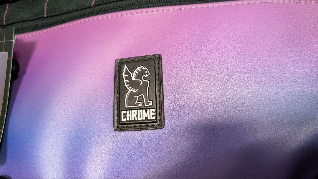 CHROME KADET SLING 9L　RADIANT GRID