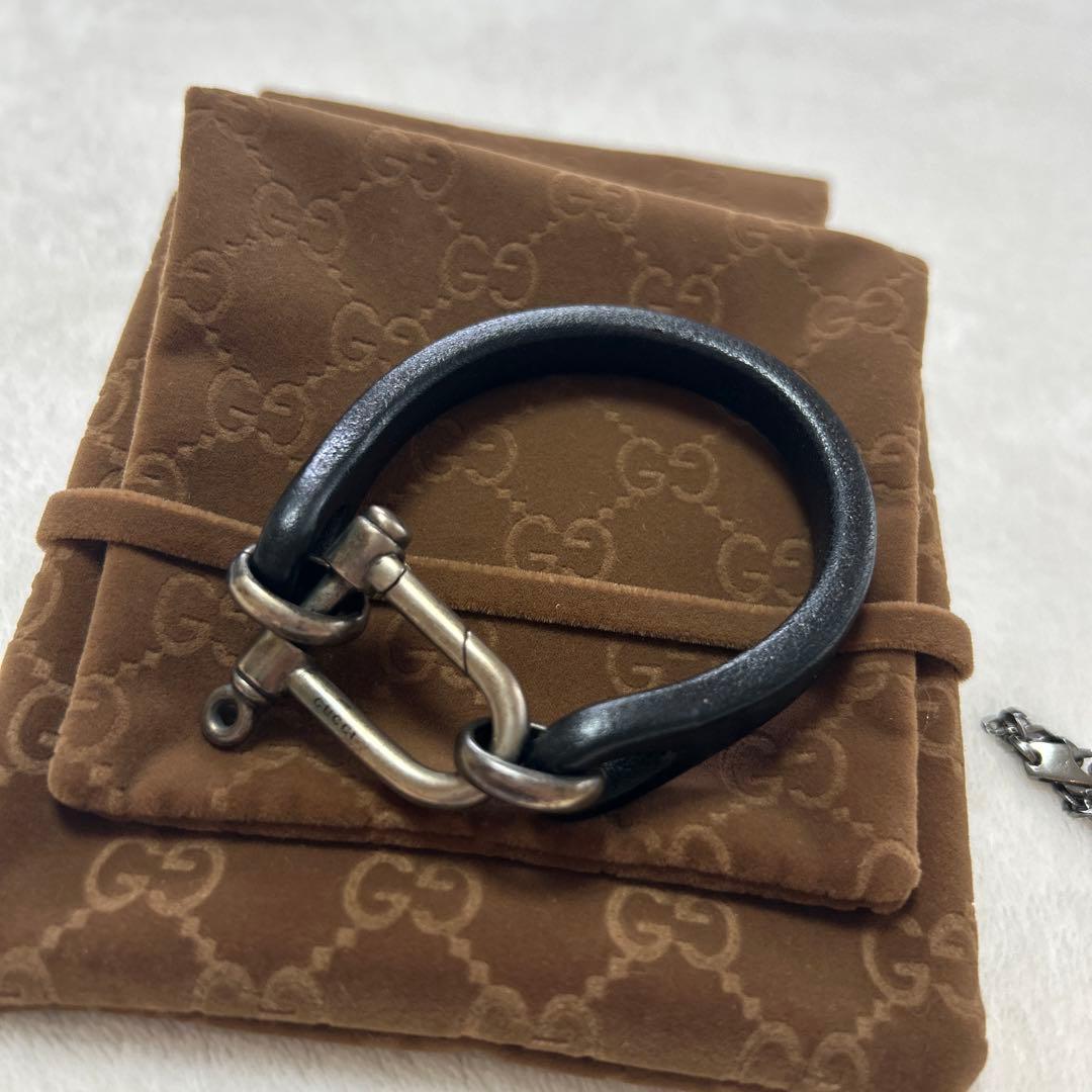 ブラックレザーフック式バングル