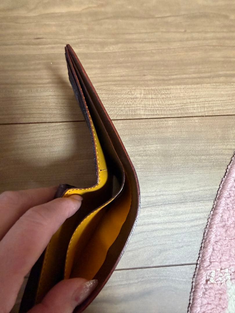 レザー製二つ折り財布 黒茶