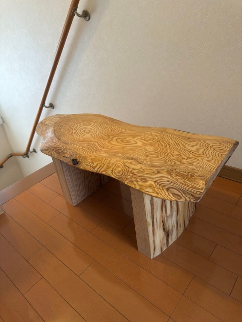 天然杉一枚板極美杢目、自然な曲線型センターテーブル 蜜蝋クリーム仕上げ‼️