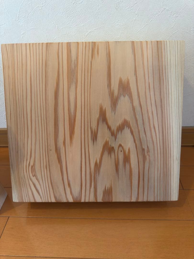 天然杉一枚板極美杢目、自然な曲線型センターテーブル 蜜蝋クリーム仕上げ‼️