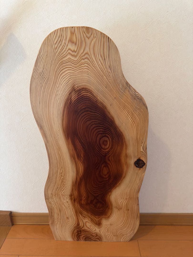 天然杉一枚板極美杢目、自然な曲線型センターテーブル 蜜蝋クリーム仕上げ‼️