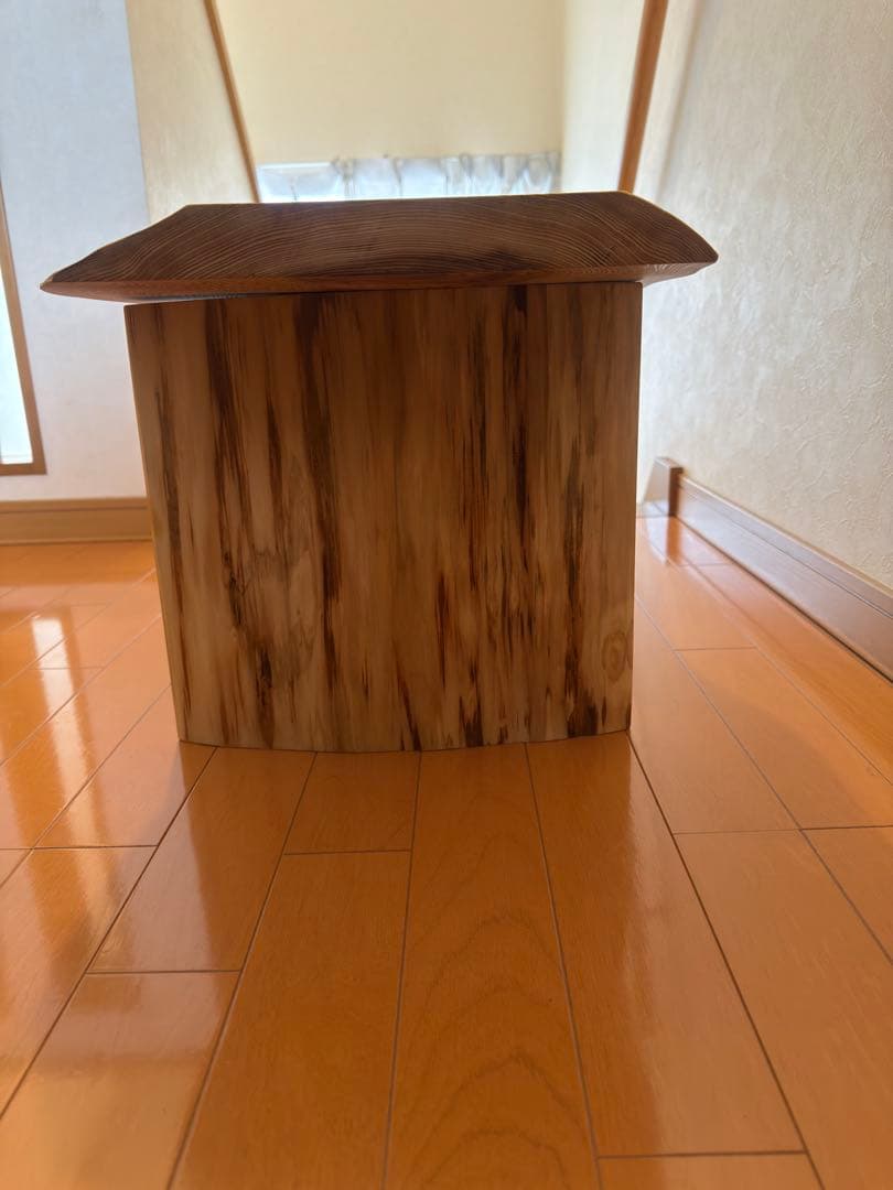 天然杉一枚板極美杢目、自然な曲線型センターテーブル 蜜蝋クリーム仕上げ‼️