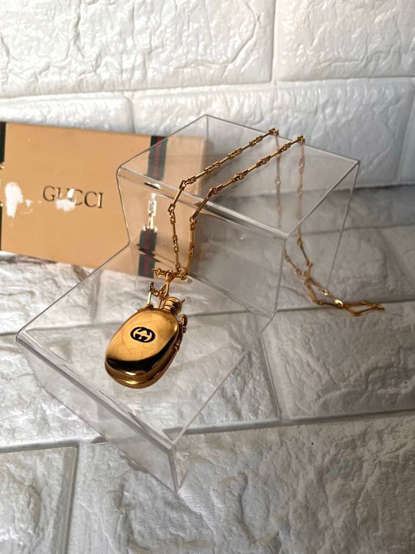 しゅーGUCCI パフュームボトル 香水瓶 ネックレス ゴールドペンダント