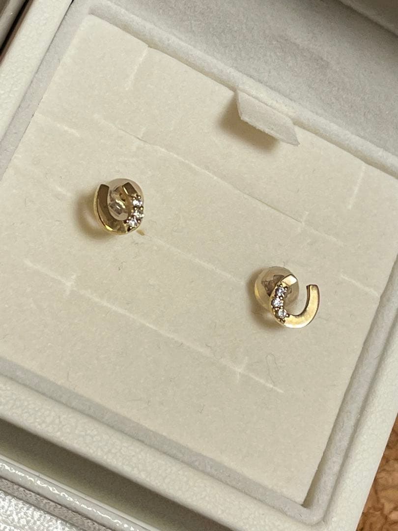 ◆感謝価格◆4℃◆ヨンドシー◆K10◆ホースシュージルコニアピアス◆