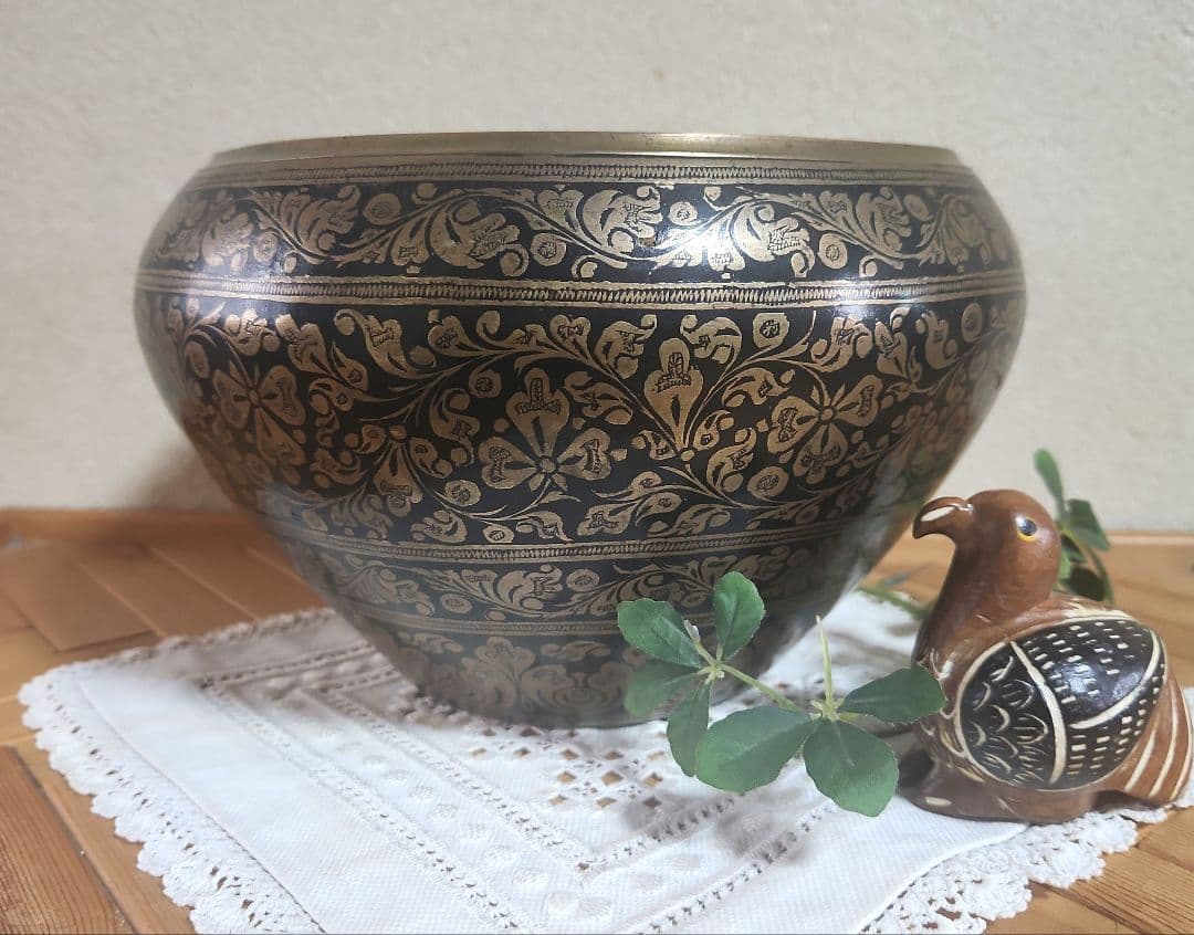 真鍮製 　ボウル　花草模様　鉢　小物入れ