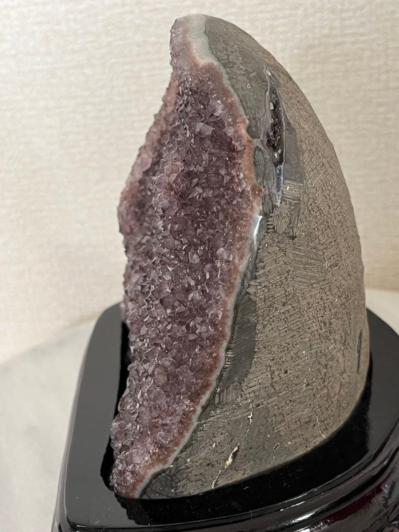 【天然石】⑤アメジストドーム　ジオード 原石 1kg以上 木製台座付き 紫水晶