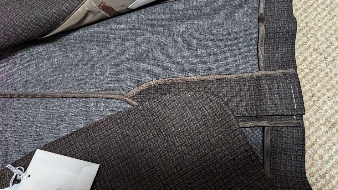 はるやま　スーツ上下　ノーカラー　ウォッシャブル　ブラウン　パンツスーツ　秋冬