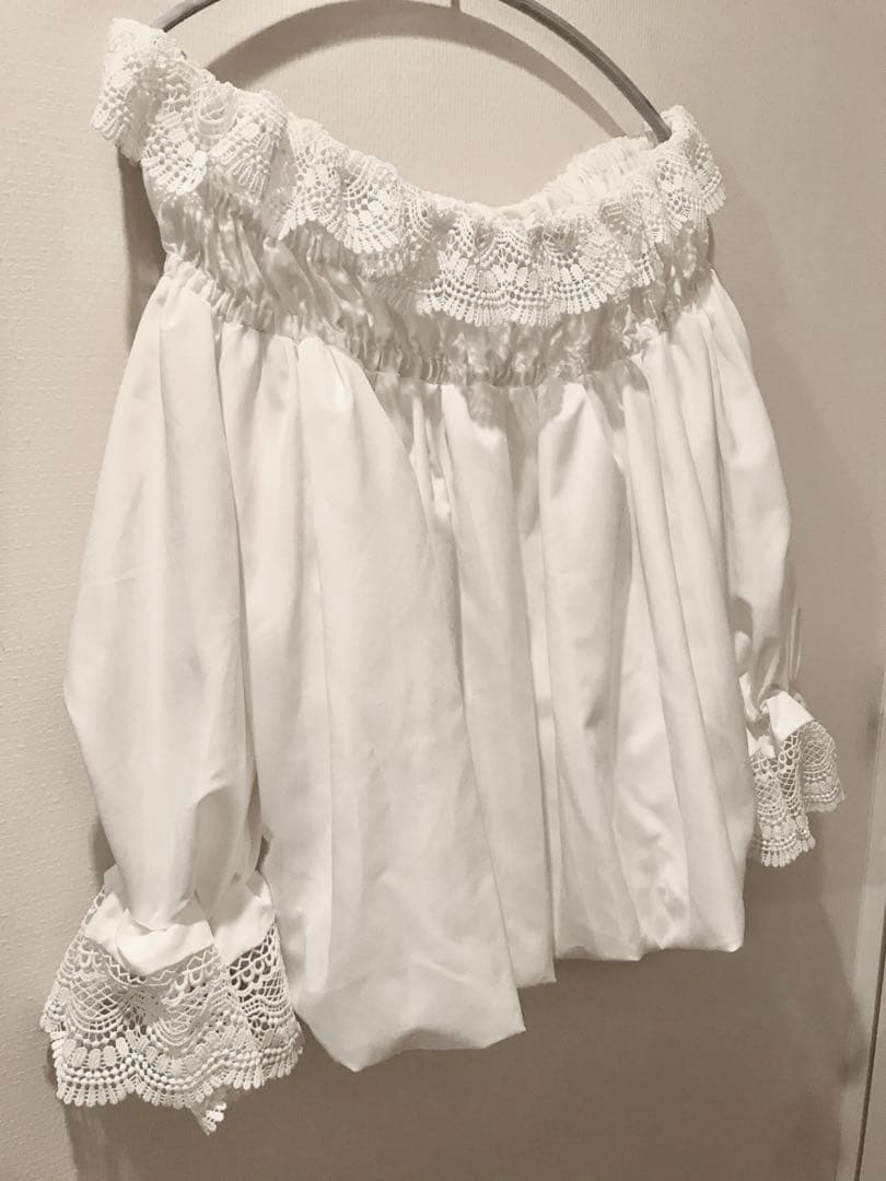 【未使用品】Acka.レースフリルオフショルダーブラウス（白）フリーサイズ