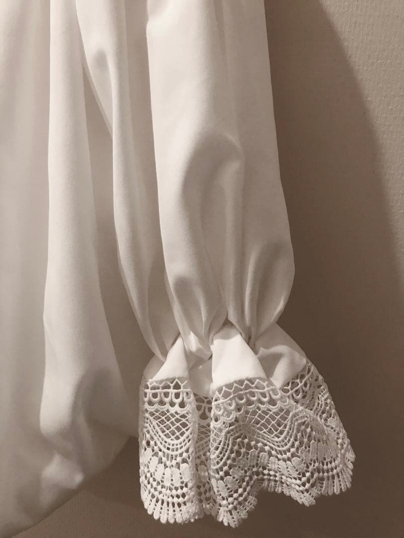 【未使用品】Acka.レースフリルオフショルダーブラウス（白）フリーサイズ