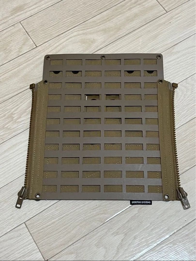 【Spiritus Systems】 MOLLE Back Panel 実物