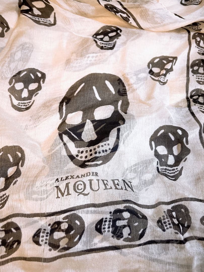 早い者勝ち　大人気　アレキサンダーマックイーン ストール