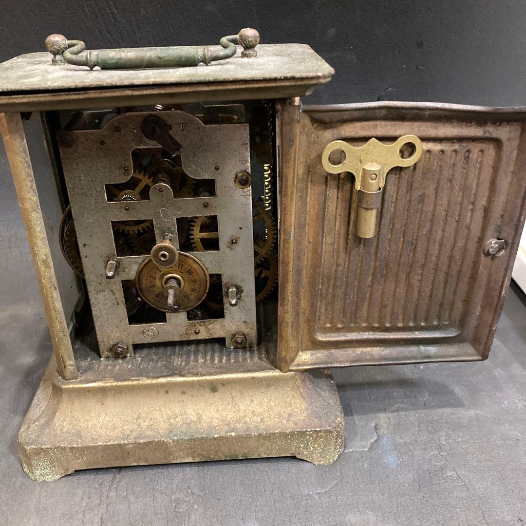 古い時計　ゼンマイ式