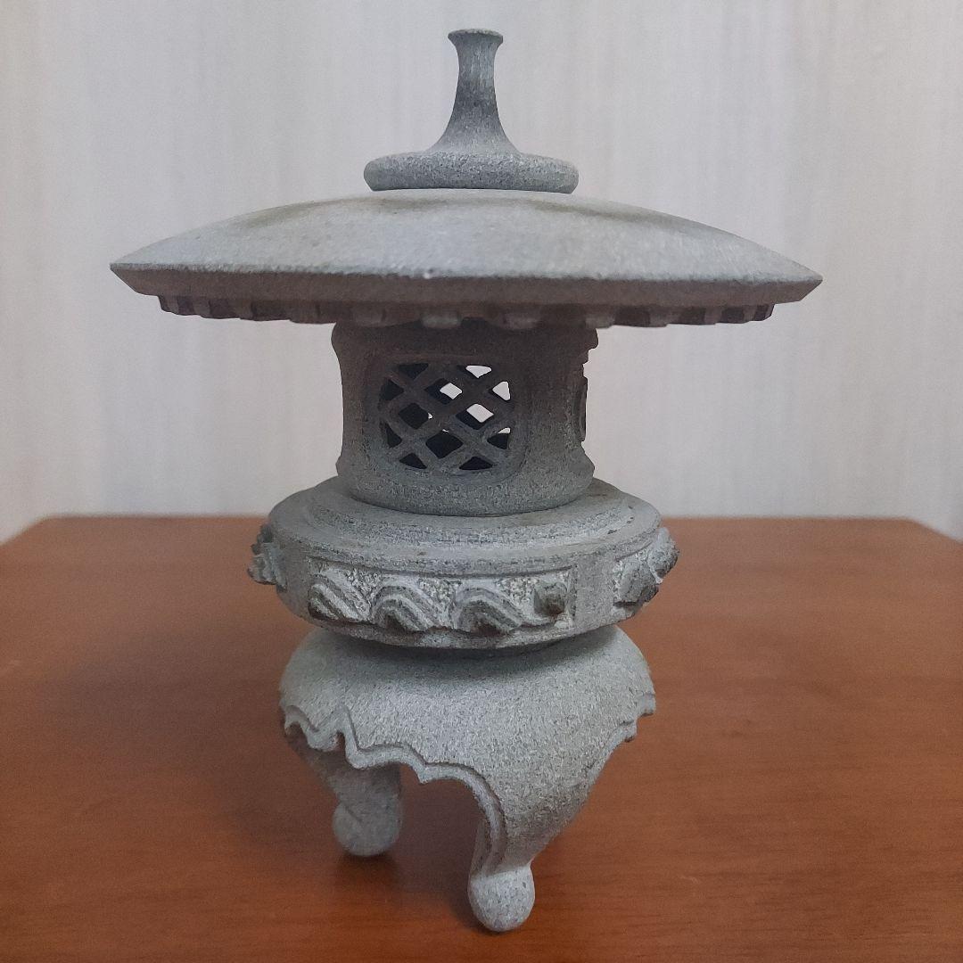 伝統的な灰色の日本燈籠 約15cm