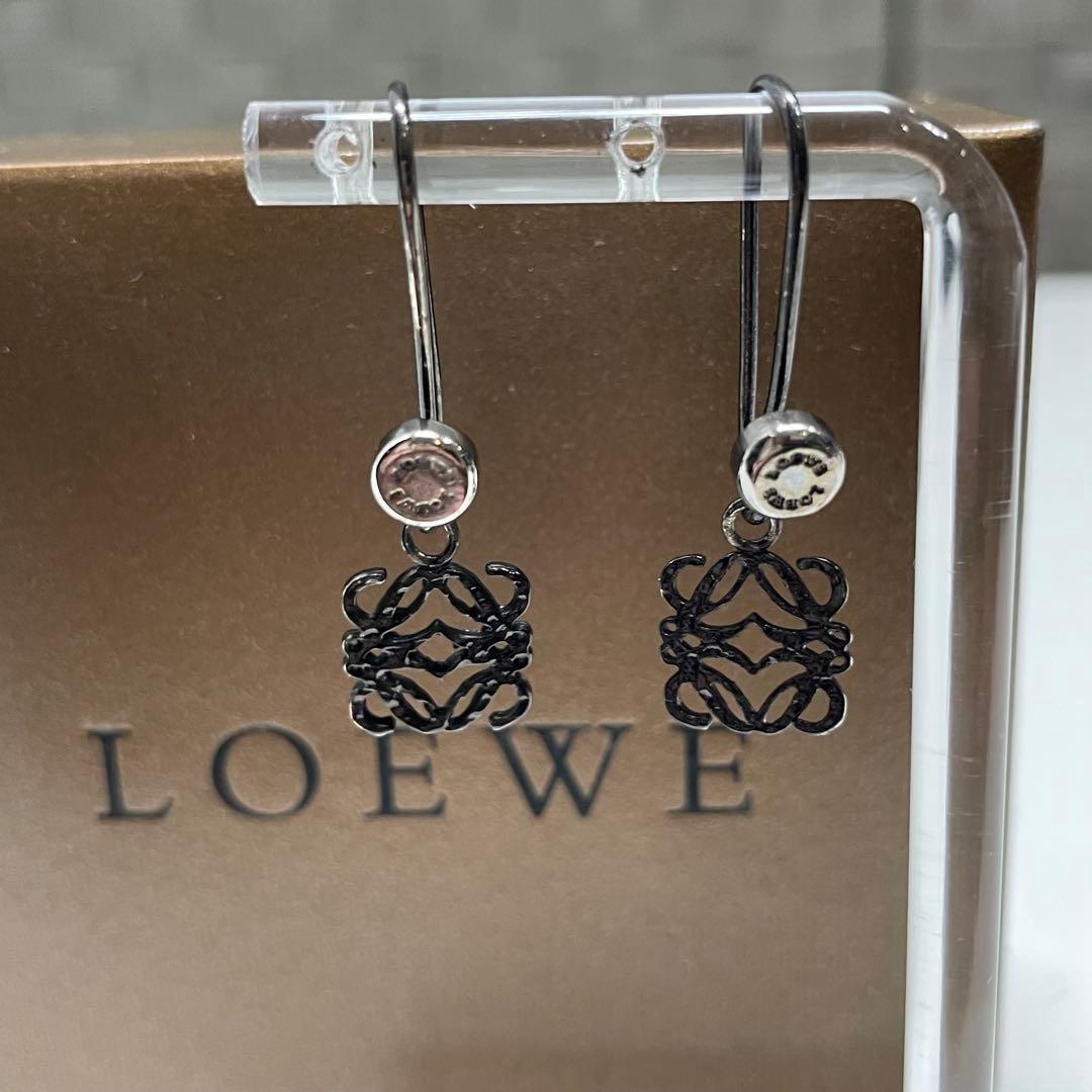 神*子様 LOEWE ピアス　アナグラム