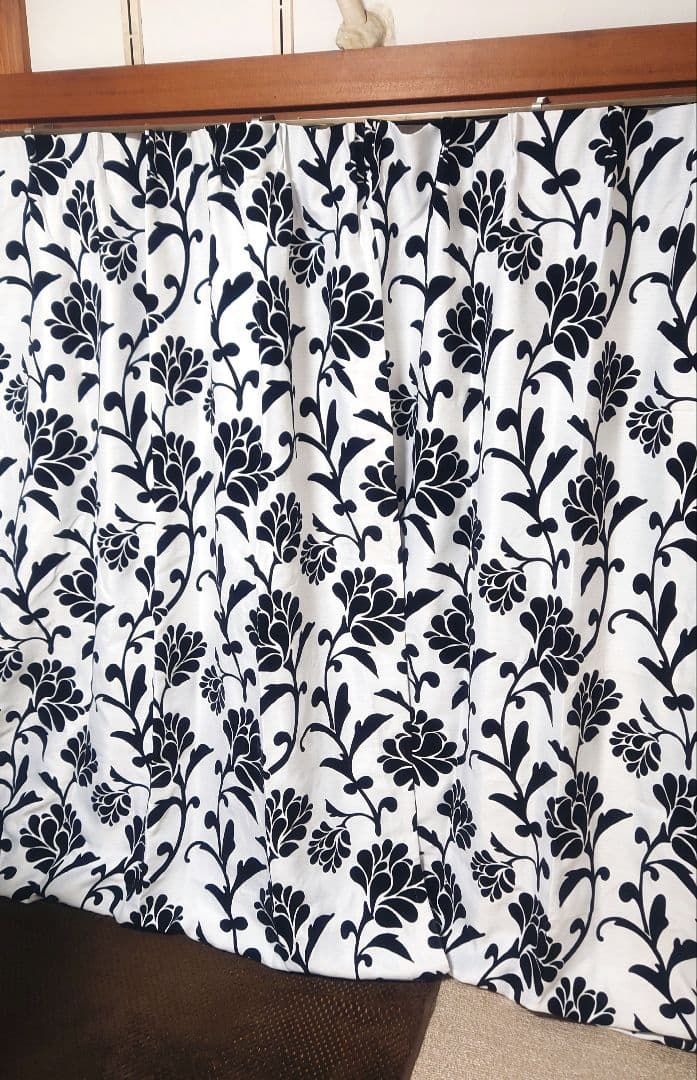 ニトリ　オーダーカーテン　遮光2級　センチュリー ブラック　レースセット