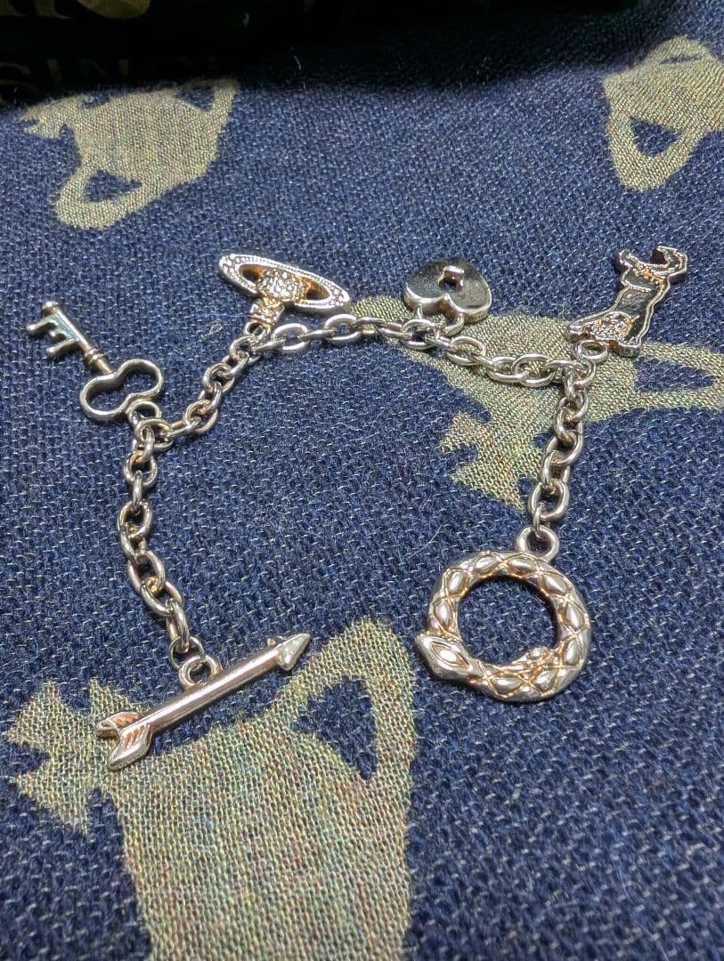 【VivienneWestwood】ヴィンテージチャーム付きブレスレット