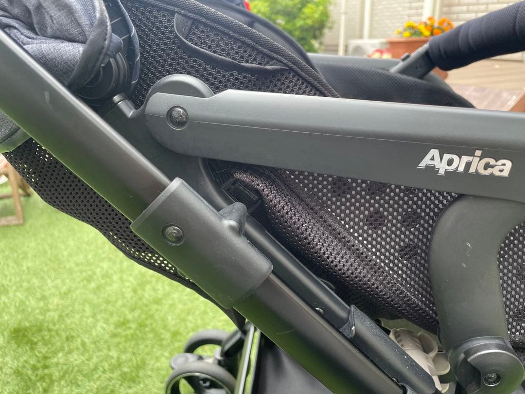 ベビーカー　アップリカ　オプティアクッショングレイス　ネイビー