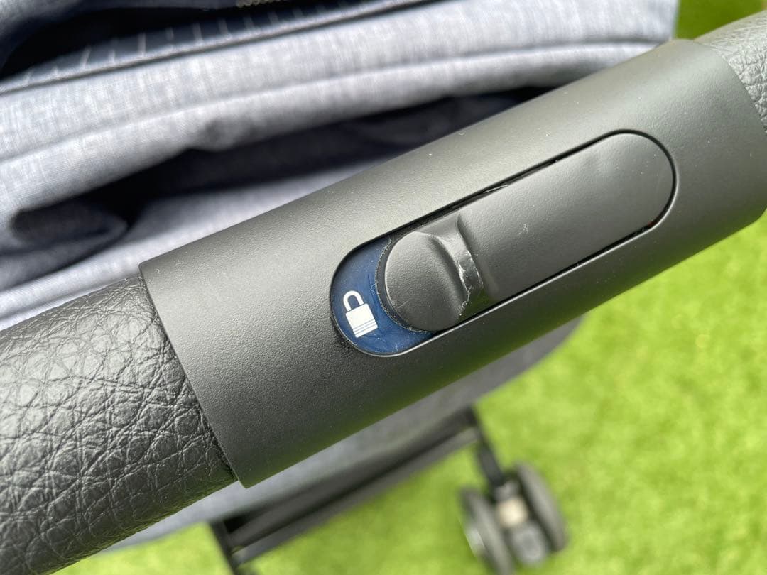 ベビーカー　アップリカ　オプティアクッショングレイス　ネイビー