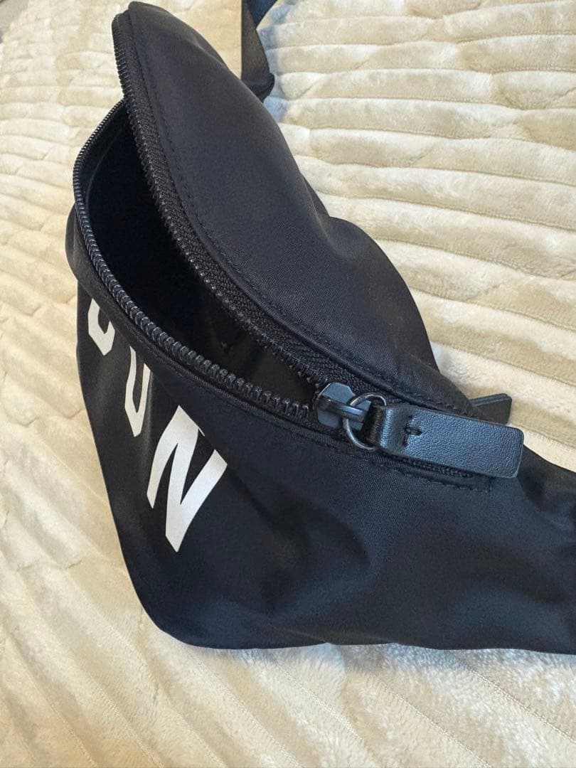 DSQUARED2 ユニセックスボディバッグ