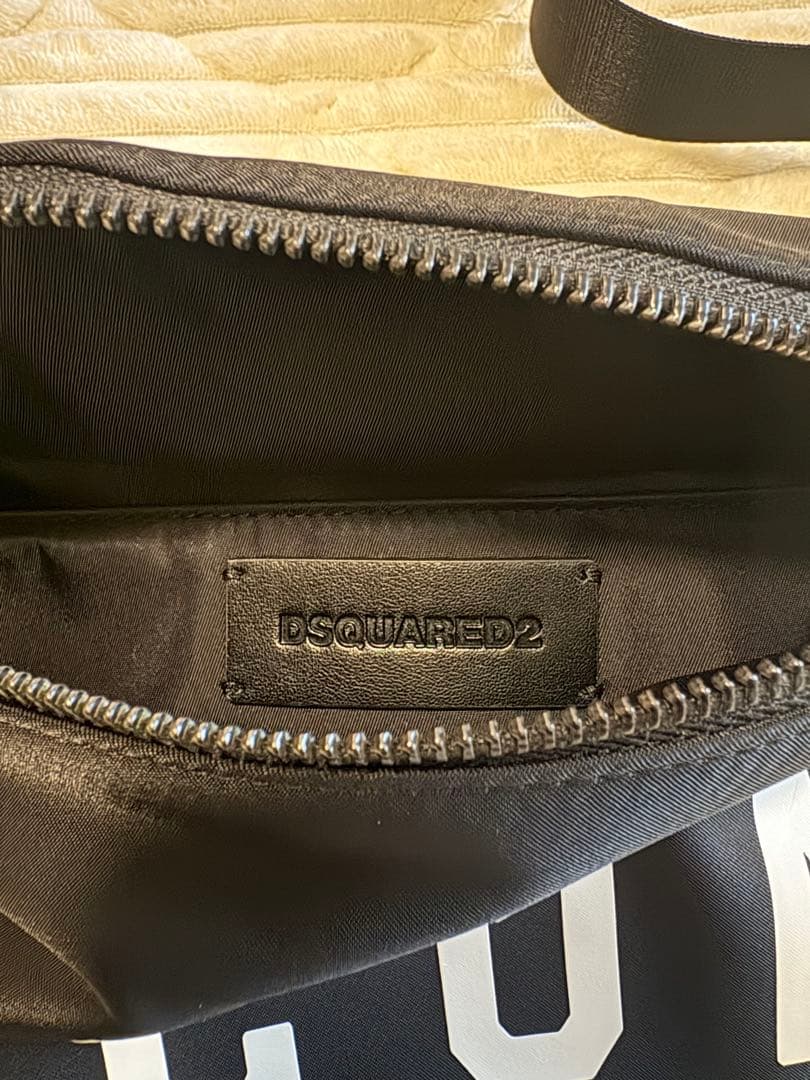 DSQUARED2 ユニセックスボディバッグ