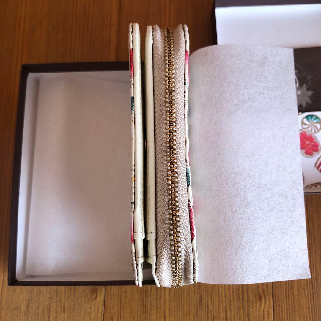 文庫屋大関 ぐるっとファスナーのお財布 いちご柄