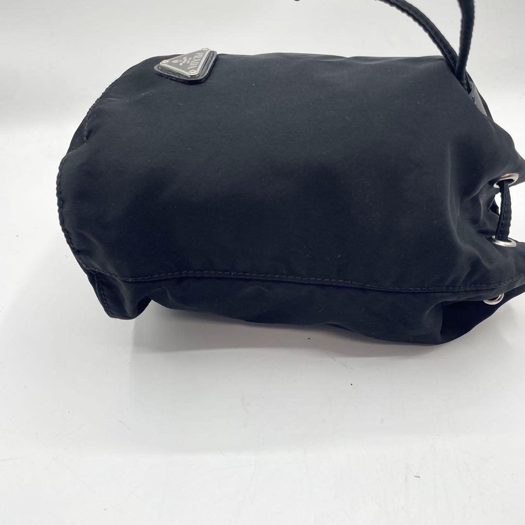 美品　プラダ　三角ロゴ　ポーチ　巾着　ブラック　ナイロン