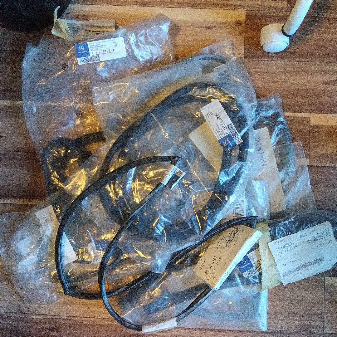 メルセデス・ベンツ 　W113 SL 縦目ウェザーストリップセット