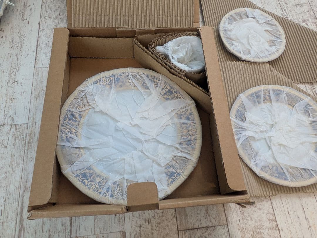 プレートセット　金彩　ポンパドール　丸皿3枚+カップ+ソーサー　4セット