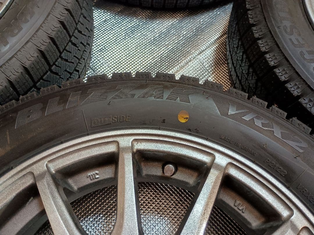ゆー①25年製BLIZZAK VRX2 スタッドレス 155/65R14