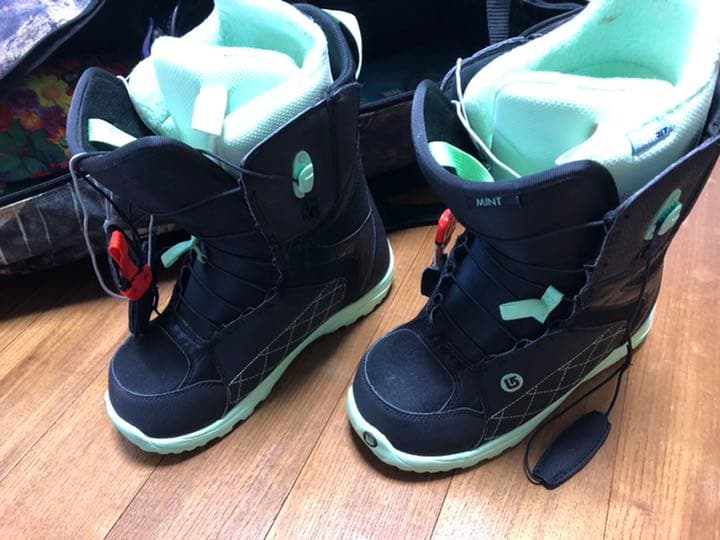 スノボー　板　ブーツ　ウェア　冬　ウィンタースポーツ　バートン